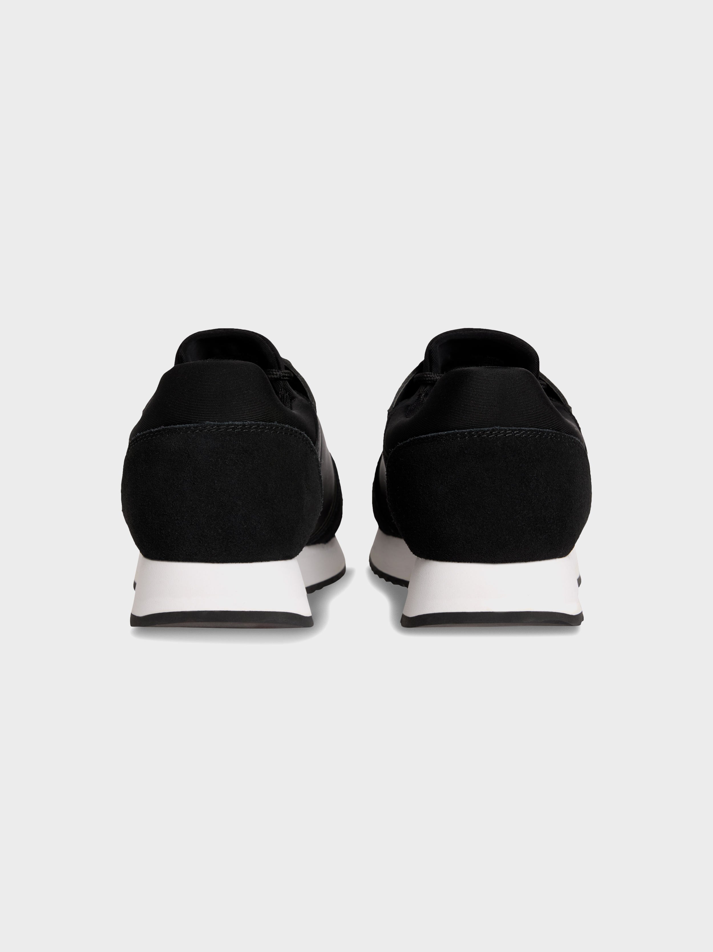 black/white
