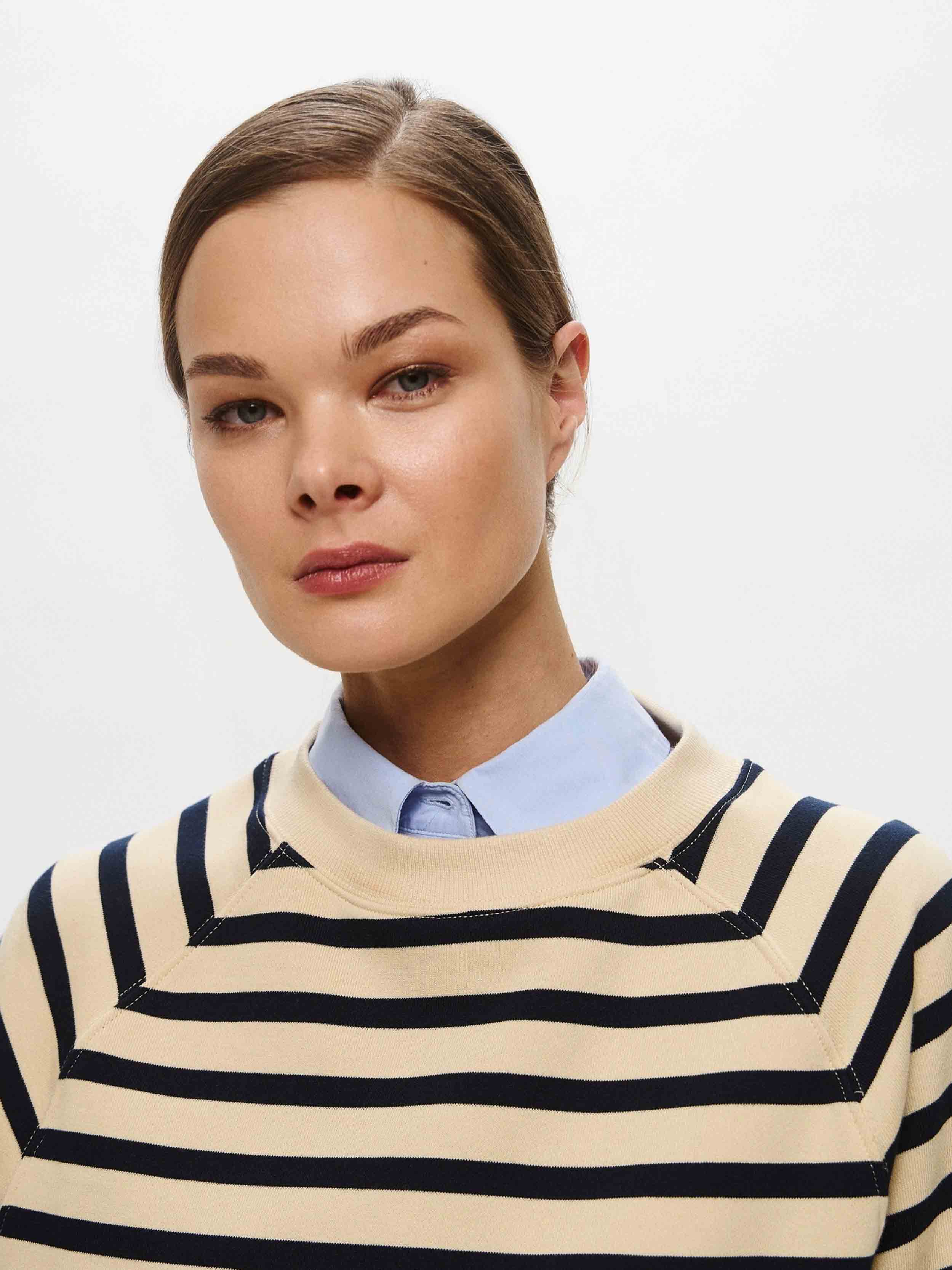Ivory/navy