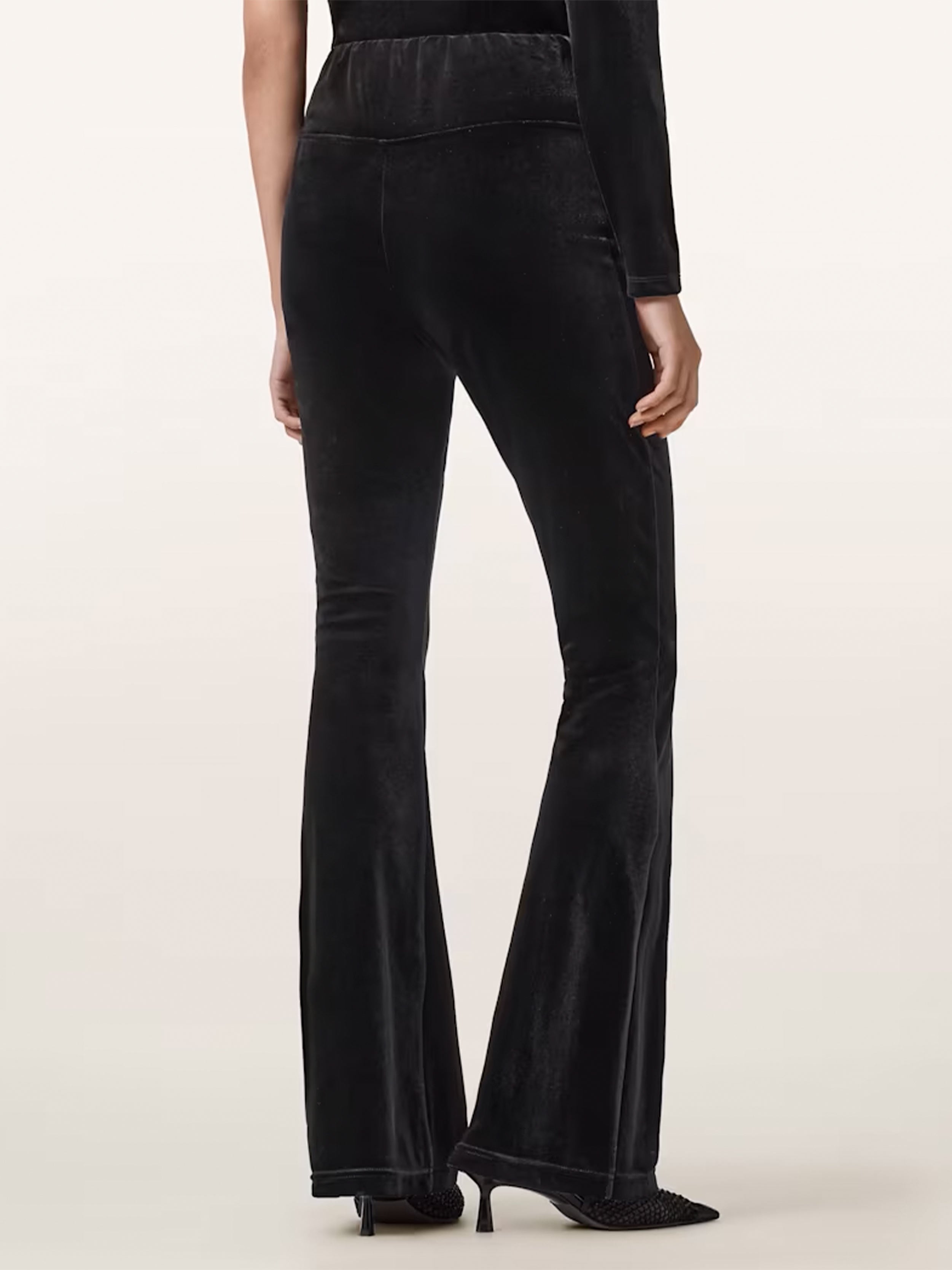 VELVET BLACK