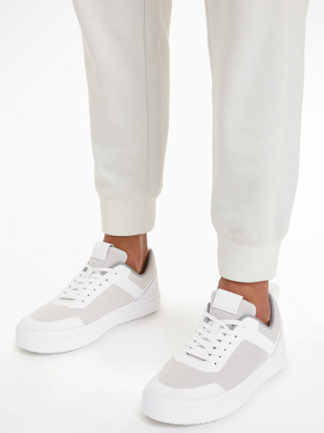 WHITE / GREY