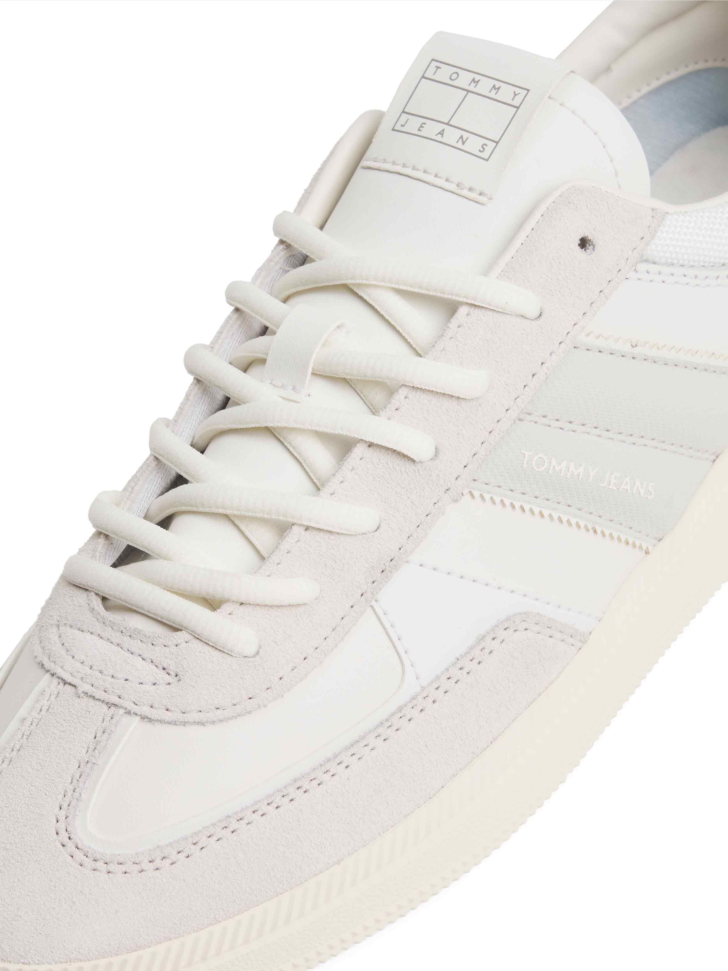 WHITE / GREY