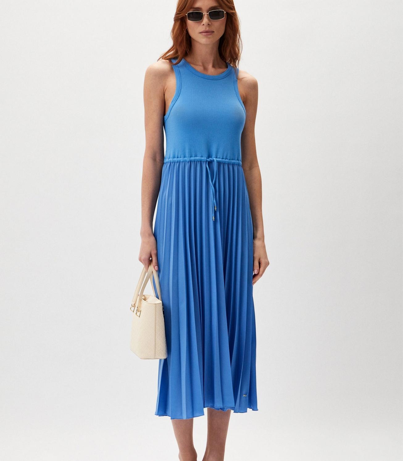 medium blue