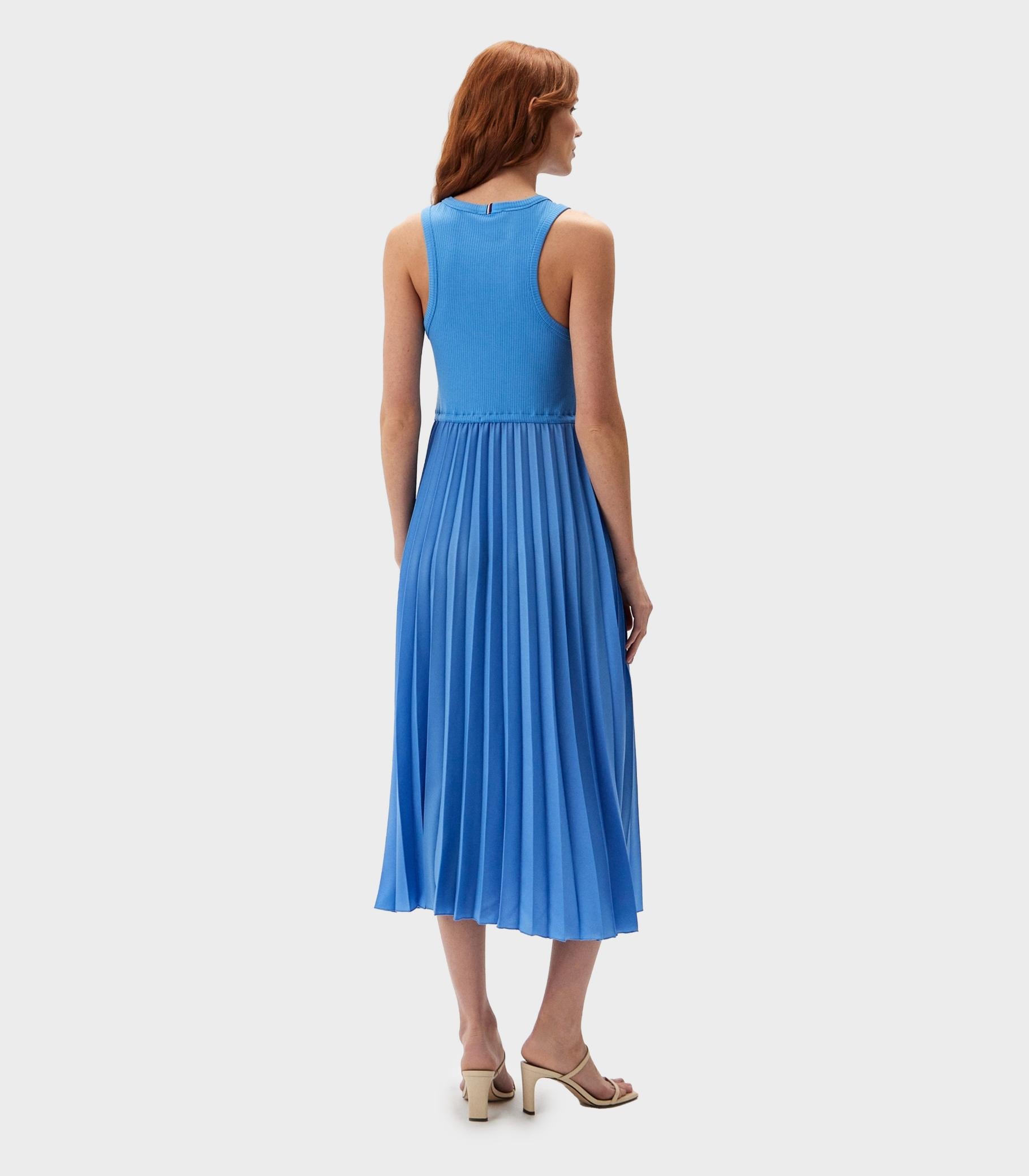 medium blue
