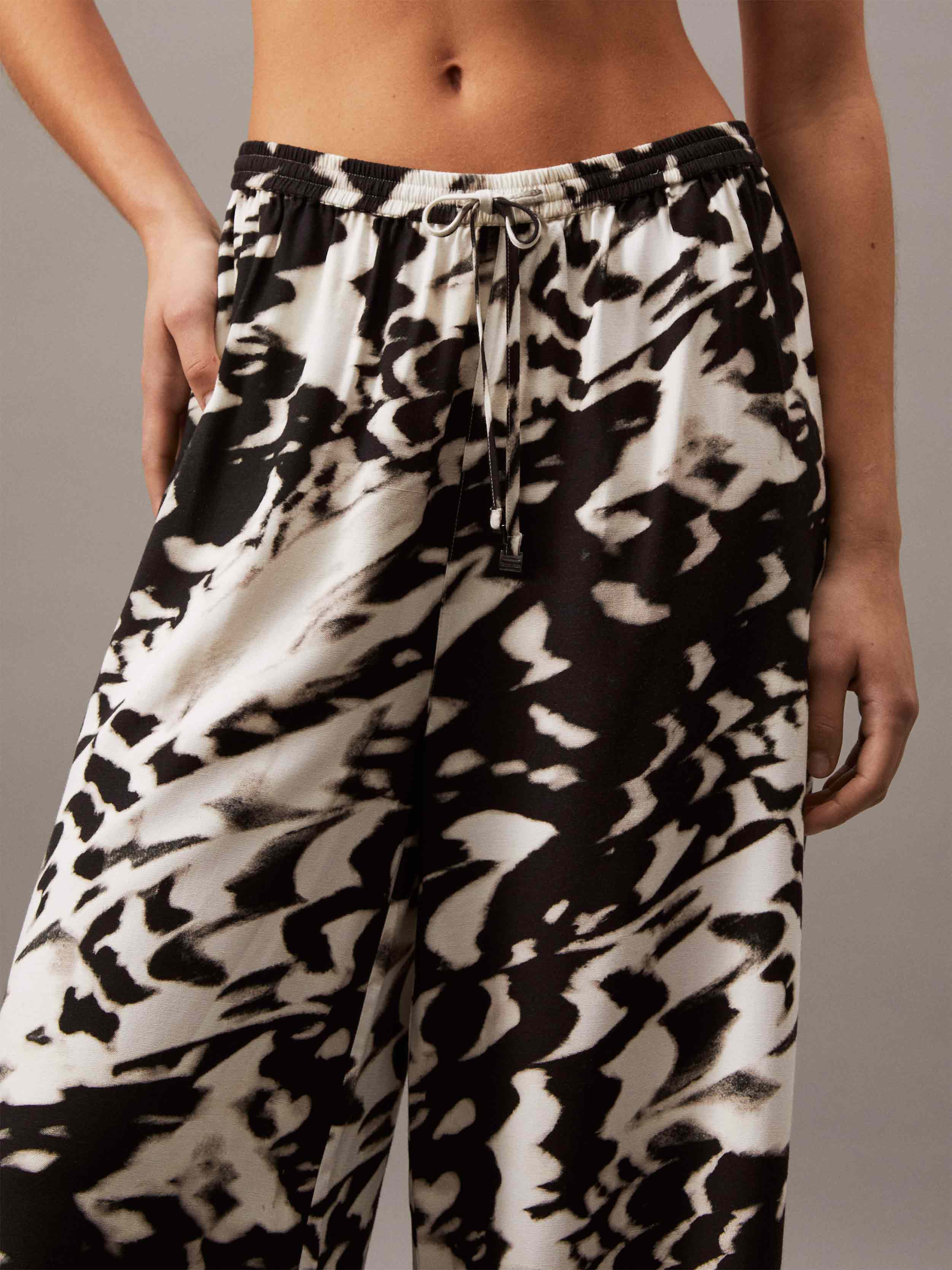 black/white